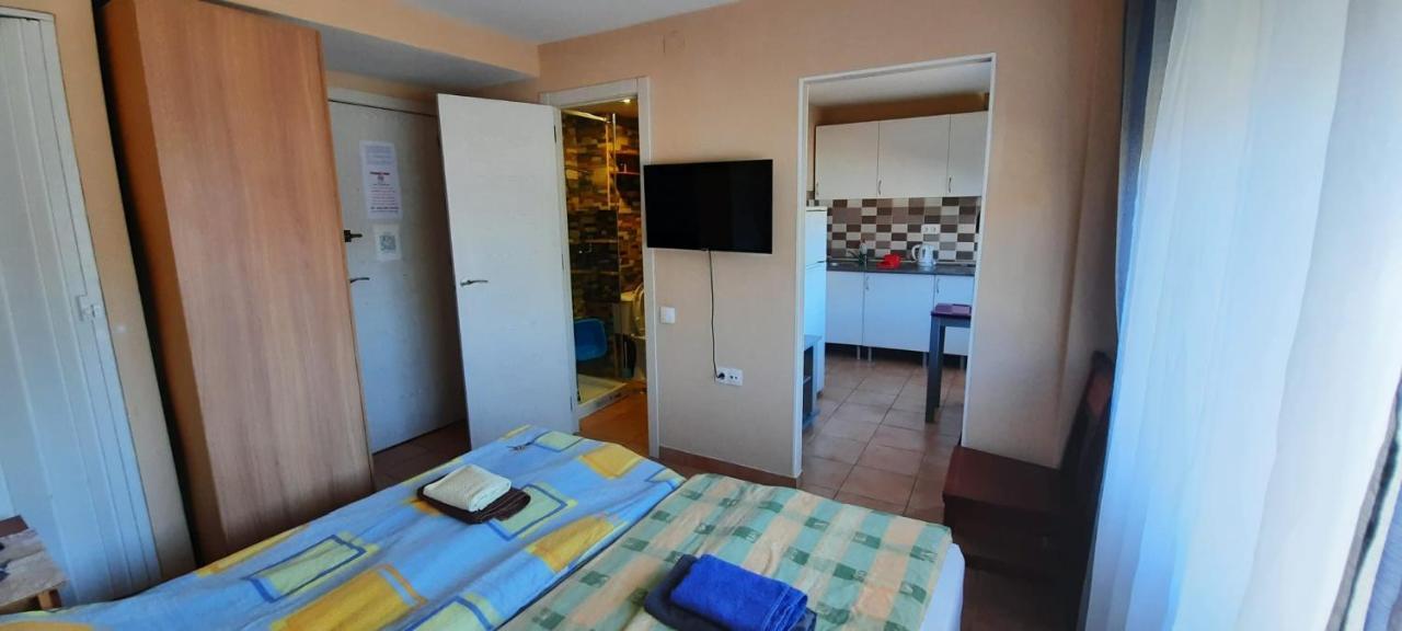 Apartamentos Con Patio Alicante Exterior photo